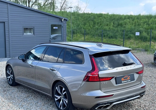Volvo V60 cena 108900 przebieg: 177000, rok produkcji 2019 z Młynary małe 631